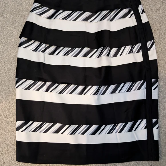 White House Black Market Striped Pencil Skirt - Picture 5 of 5